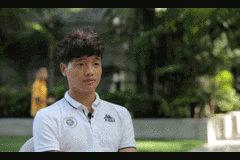 Thủ môn Phí Minh Long: 'Đến giờ, tôi không muốn mẹ xem bóng đá'